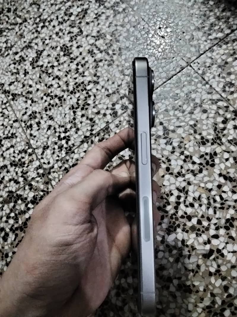 Apple iPhone 15 Pro 4