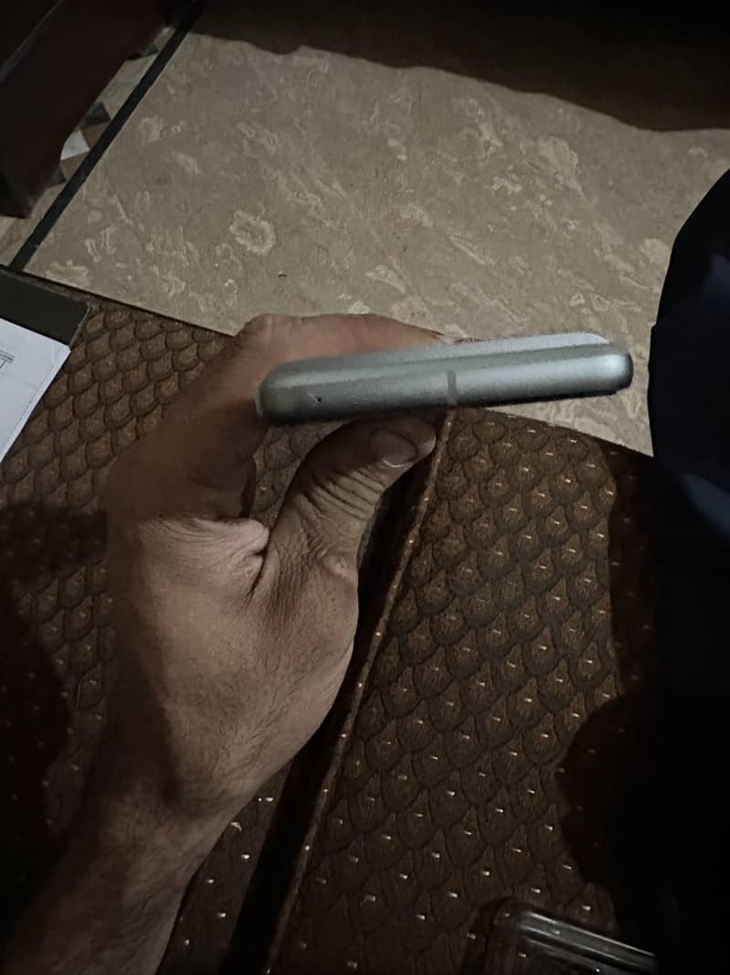 Google Pixel 8 4