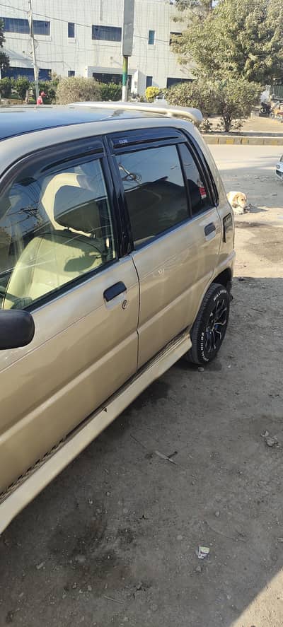 Daihatsu Cuore 2011