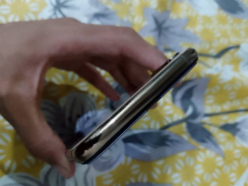 Apple iPhone XS Max 3