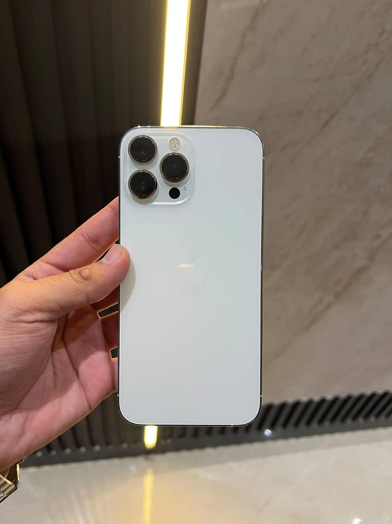Apple iPhone 13 Pro Max 0