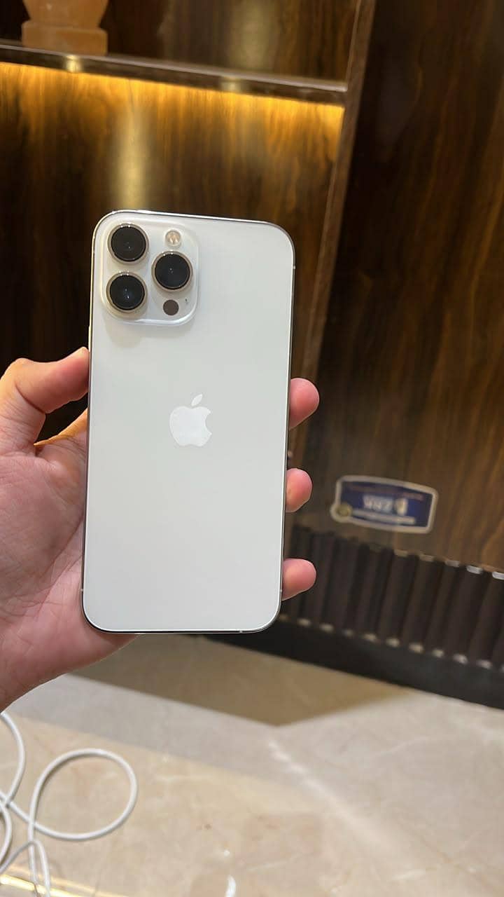 Apple iPhone 13 Pro Max 3