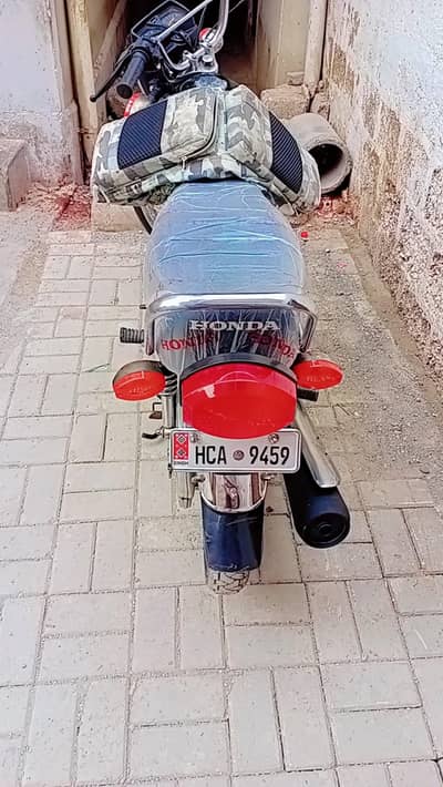 Honda 125. hyderabad nmbr fast owner gadi all documents kilr