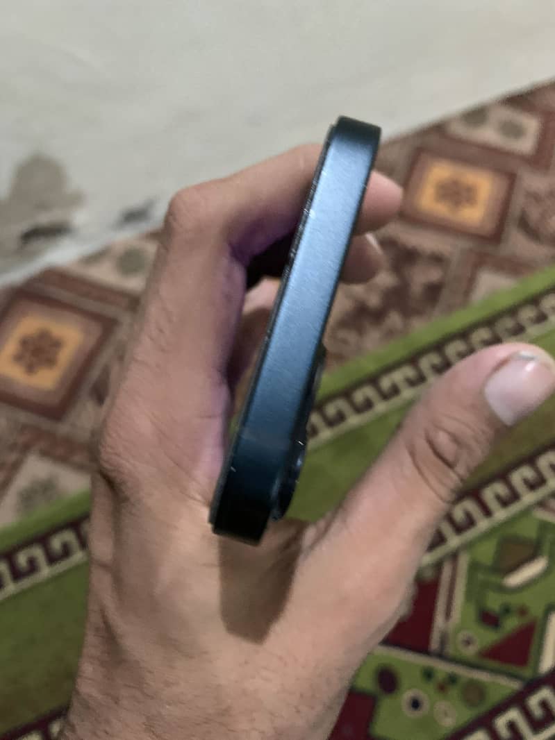 Apple iPhone 13 2