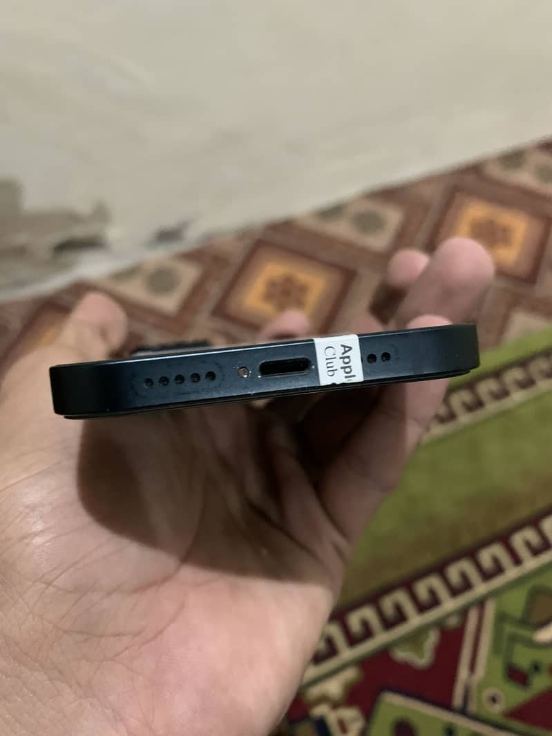 Apple iPhone 13 4