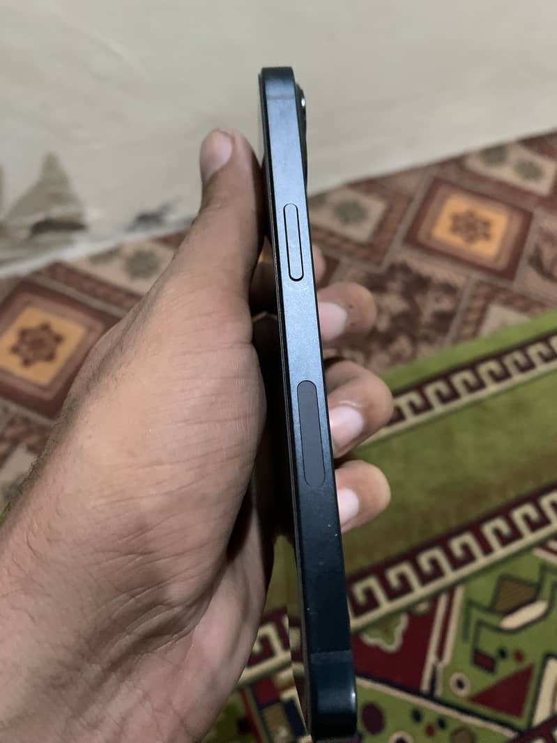 Apple iPhone 13 5