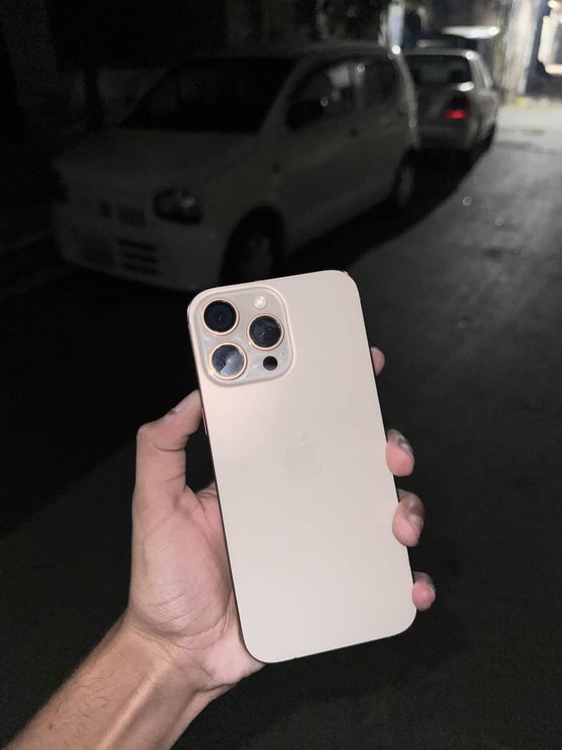 Apple iPhone 16 Pro Max 0
