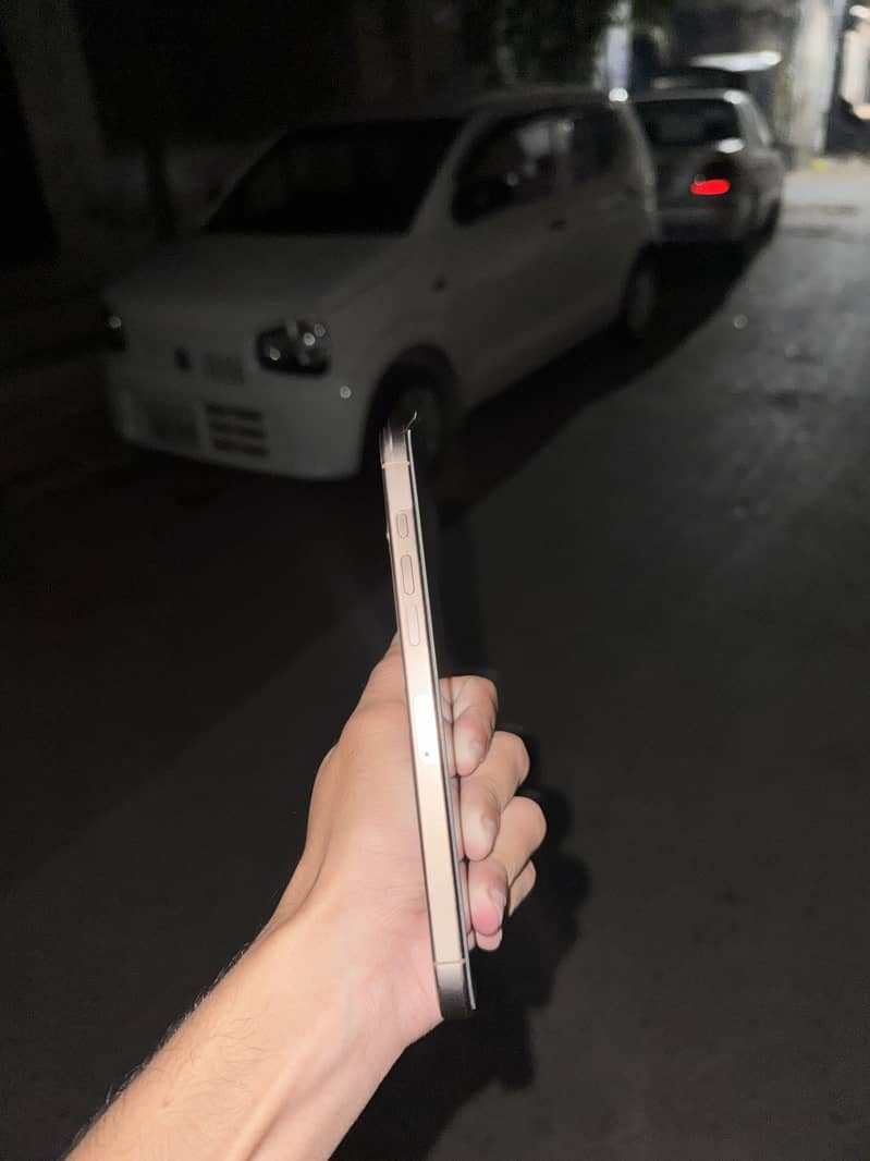 Apple iPhone 16 Pro Max 7