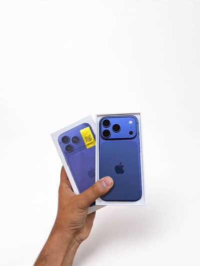 Iphone 17pro max Blue colour 100 battery health pta Aproved with box