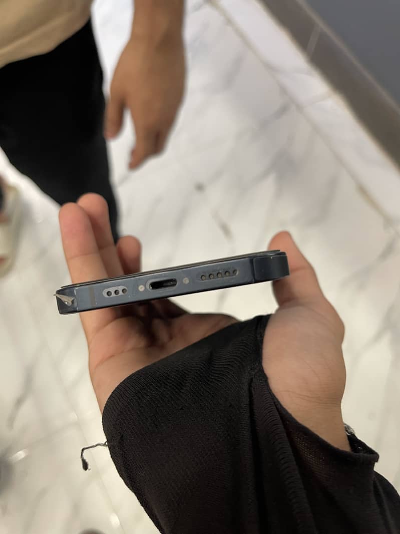 Apple iPhone 13 2