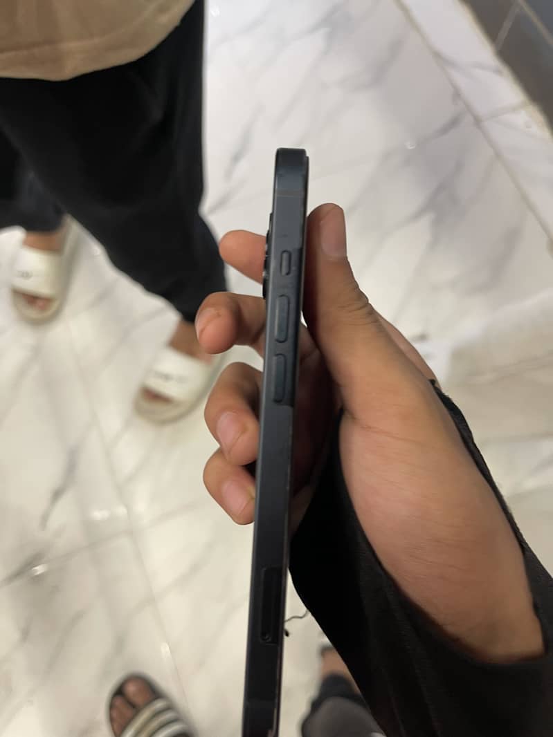 Apple iPhone 13 4