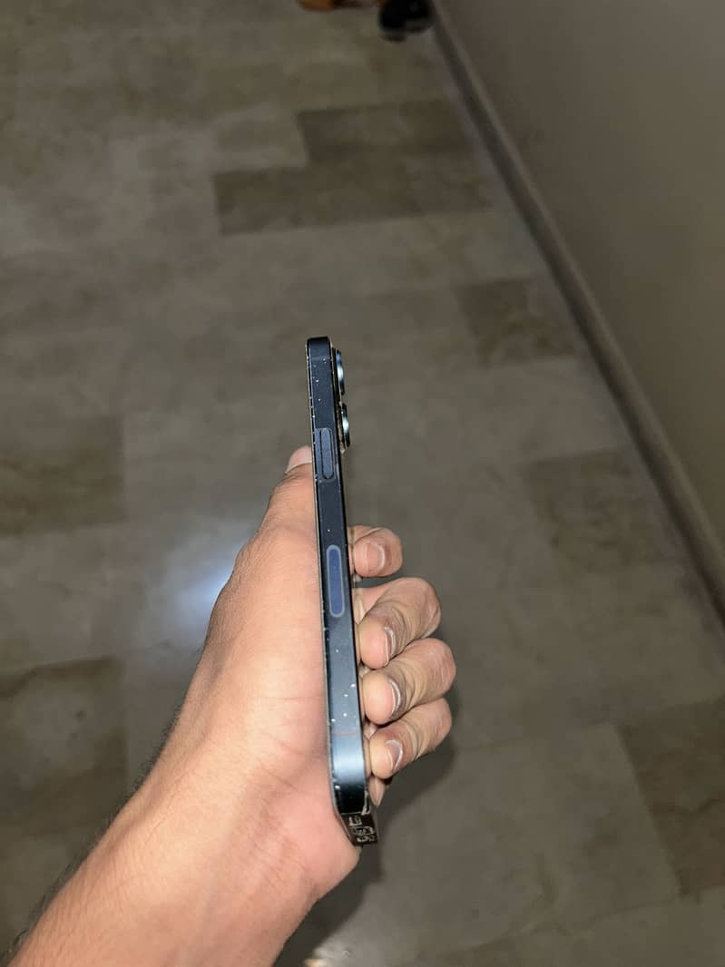 Apple iPhone 13 1