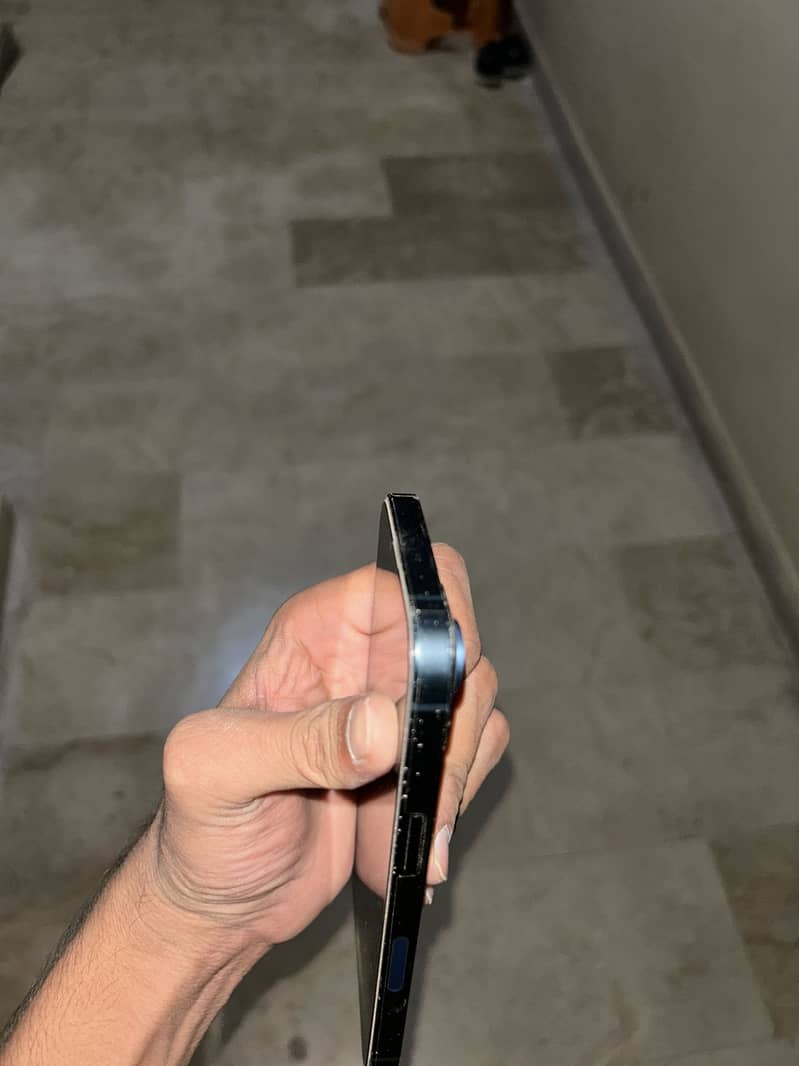 Apple iPhone 13 2