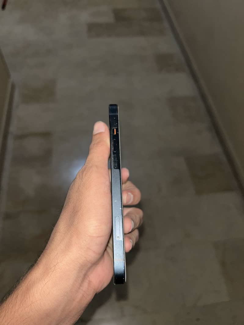 Apple iPhone 13 6