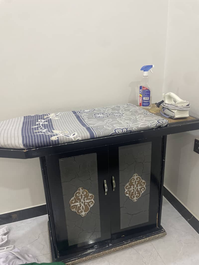 Iron table 0