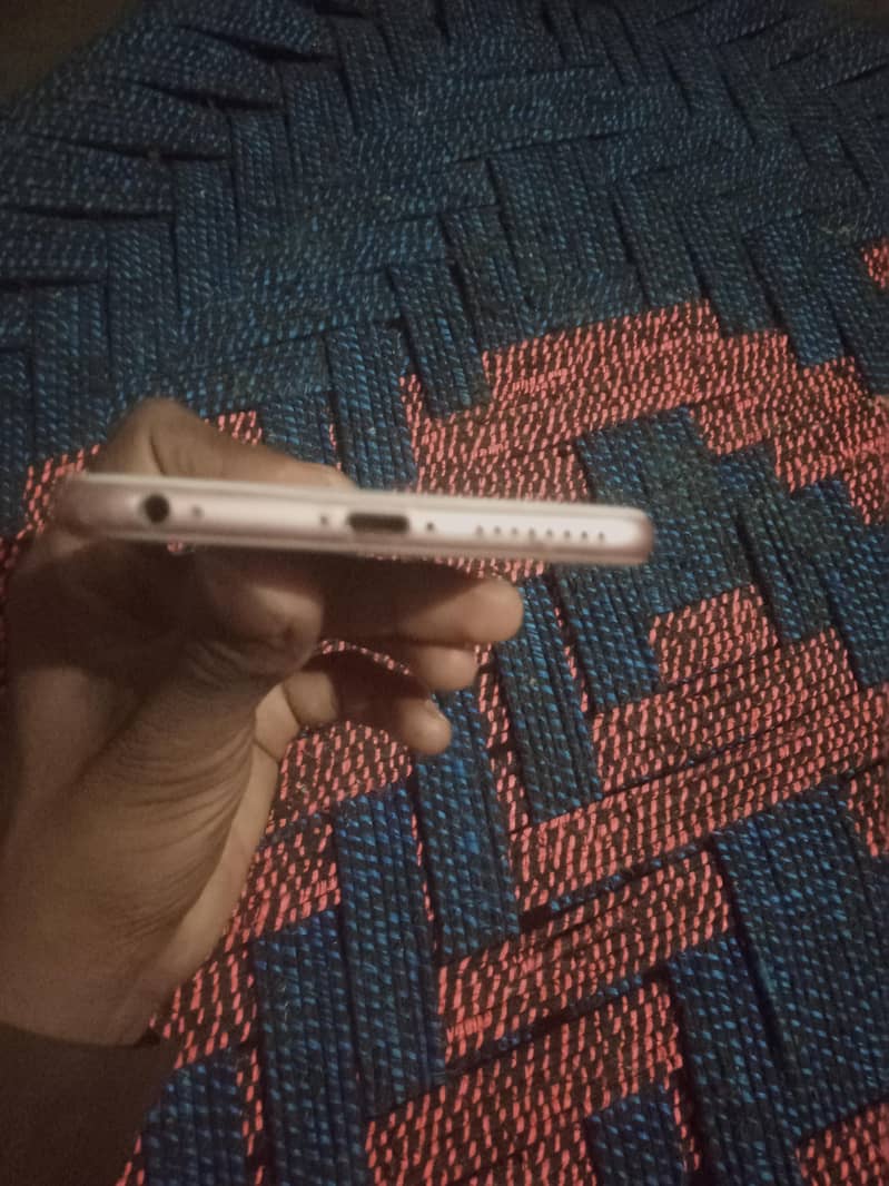 Apple iPhone 6S Plus 4