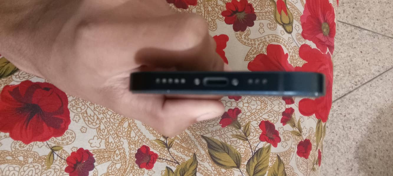 Apple iPhone 13 jv 1