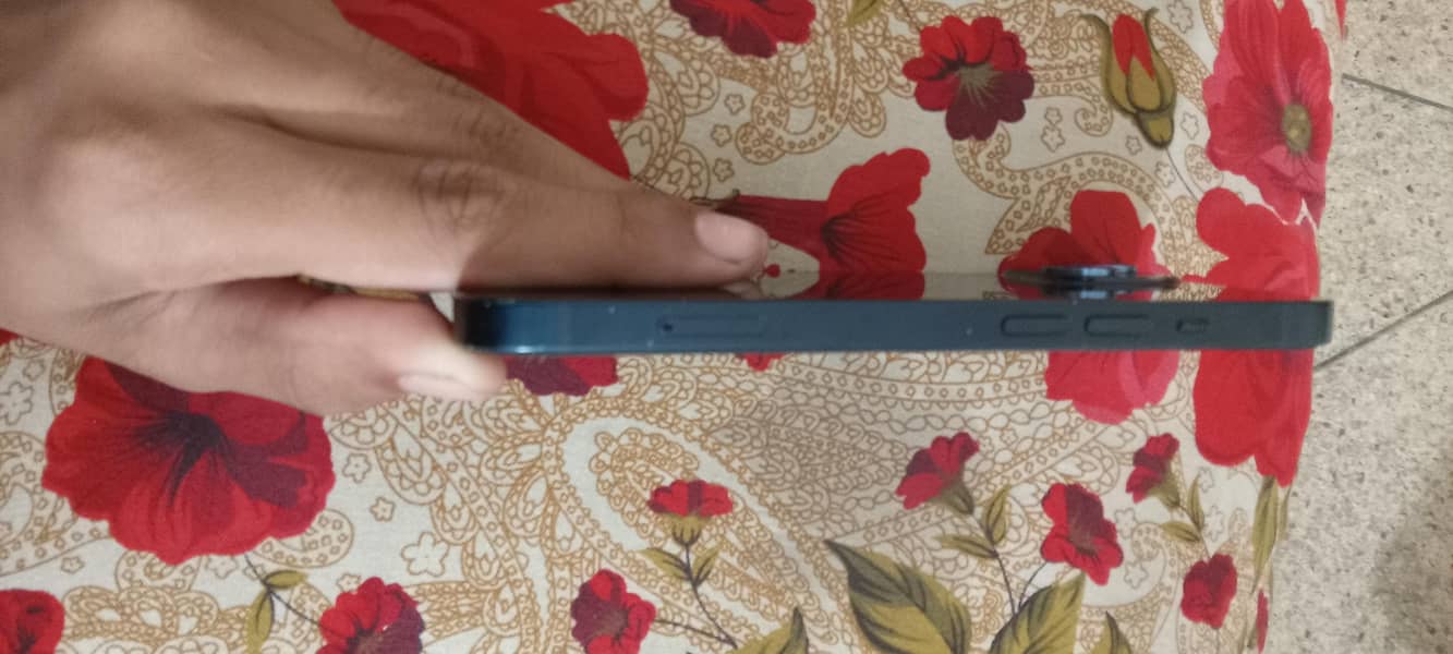Apple iPhone 13 jv 4
