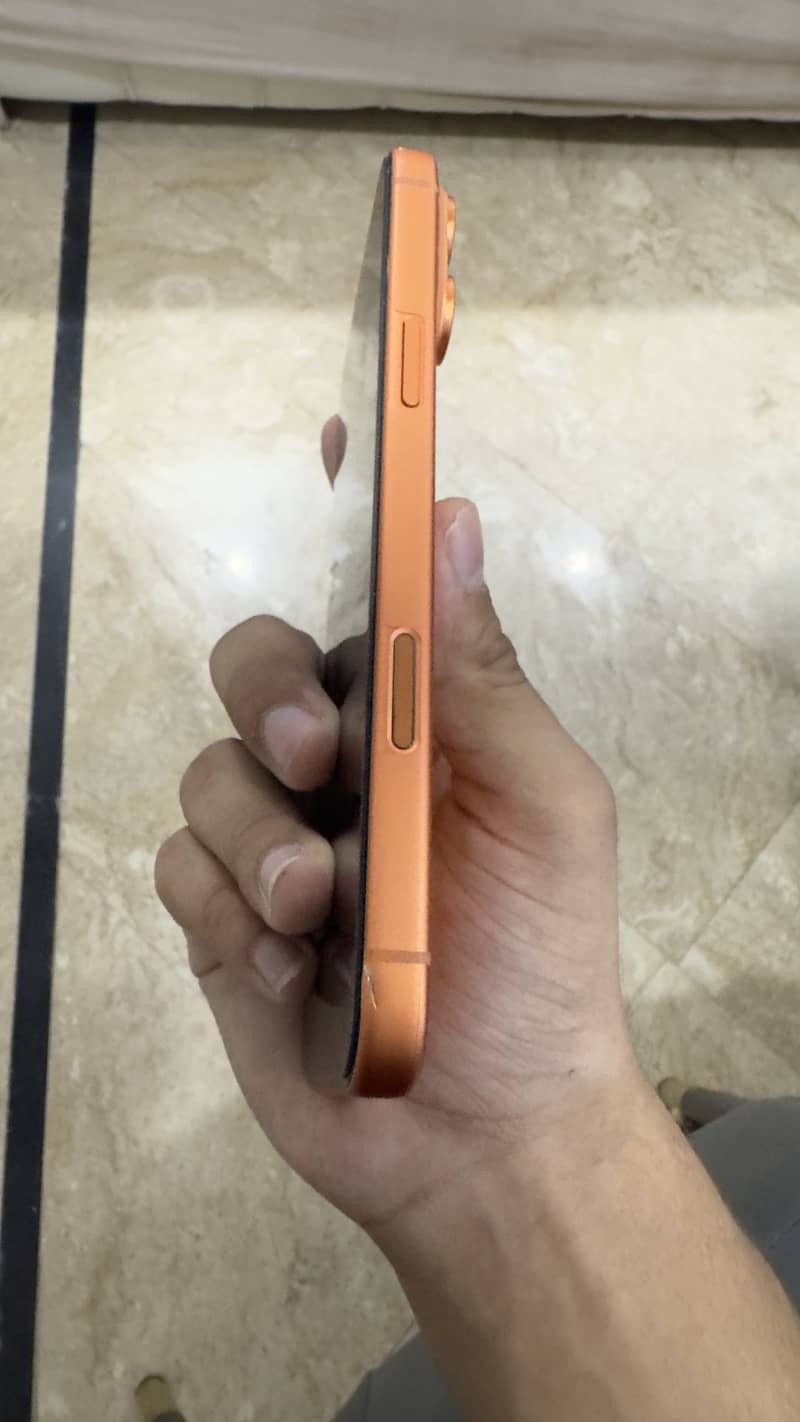 Apple 17 pro max 3