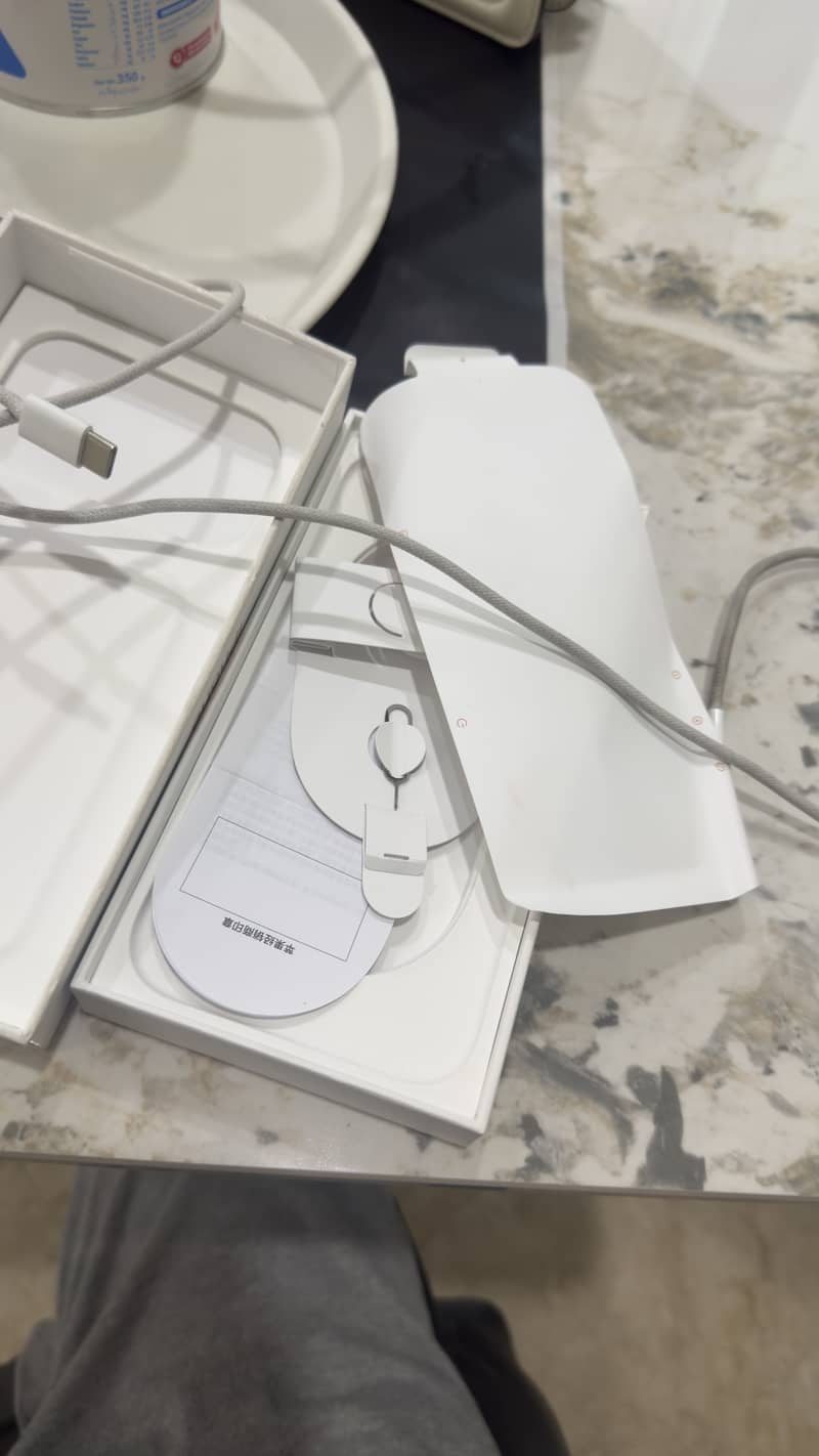 Apple 17 pro max 6
