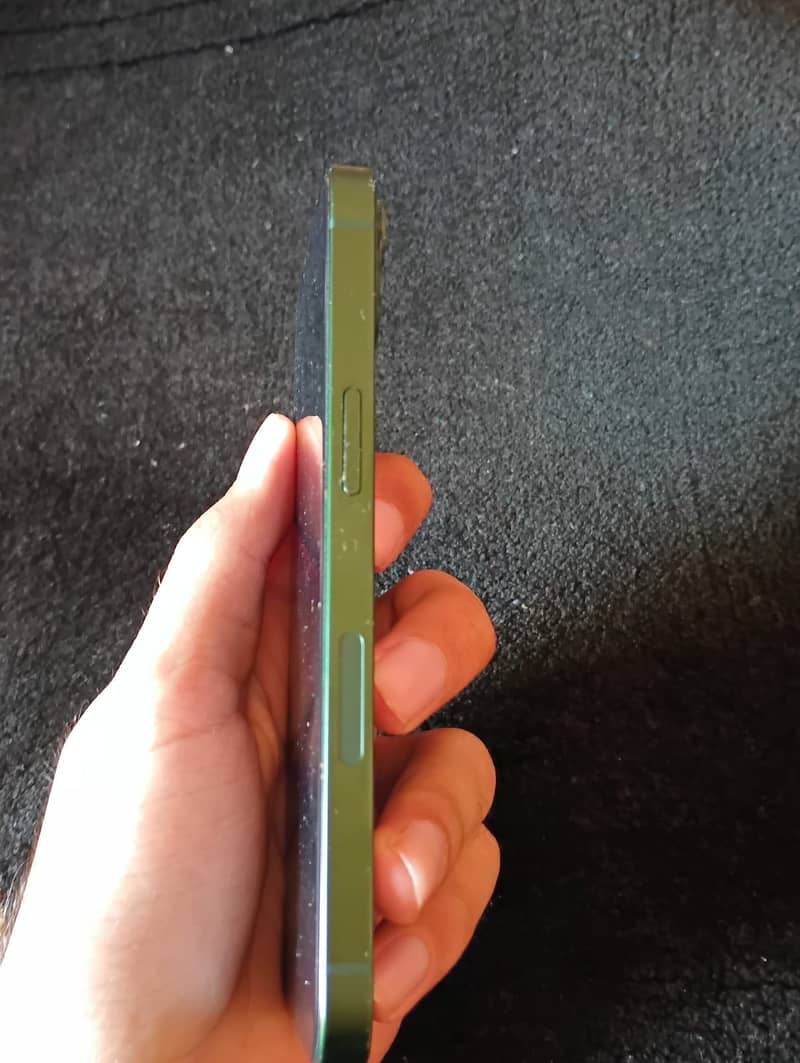 Apple iPhone 13 6