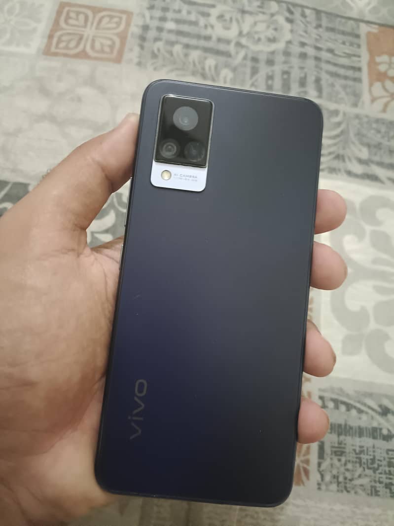 Vivo V21 1