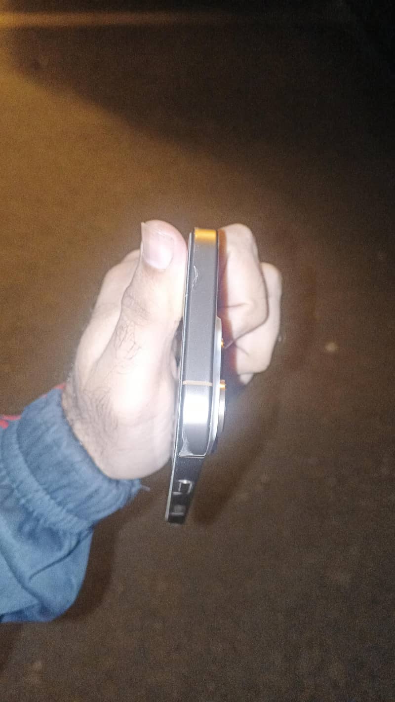 Apple iPhone 16 Pro 2