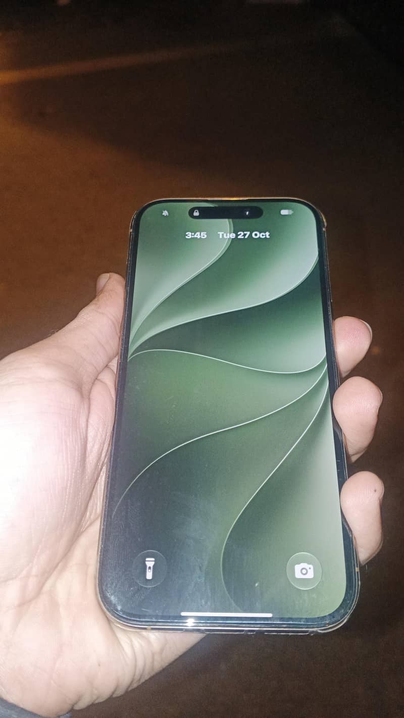 Apple iPhone 16 Pro 3