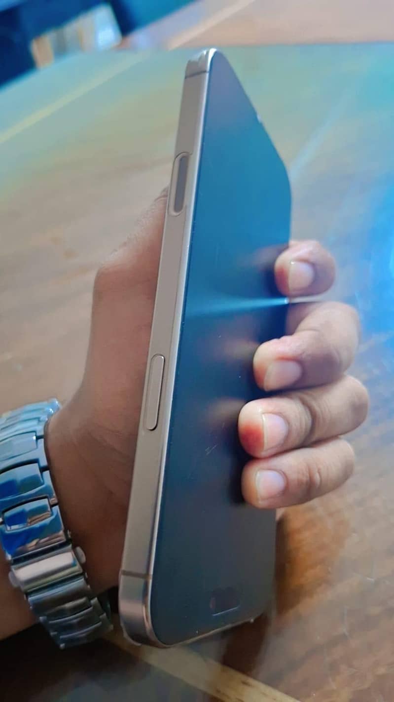 Apple iPhone 16 Pro Max 2