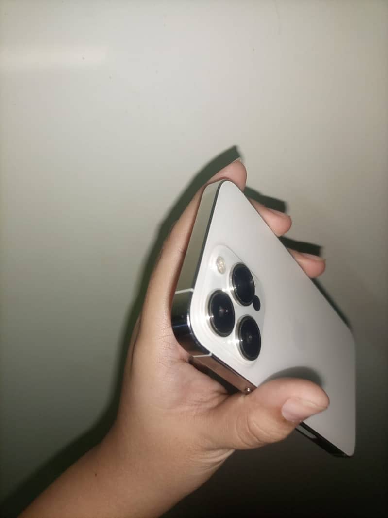 Apple iPhone 13 Pro 8