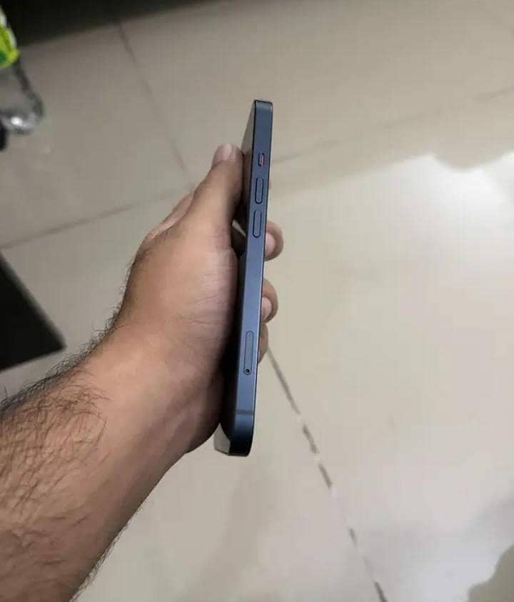 Apple iPhone 13 3