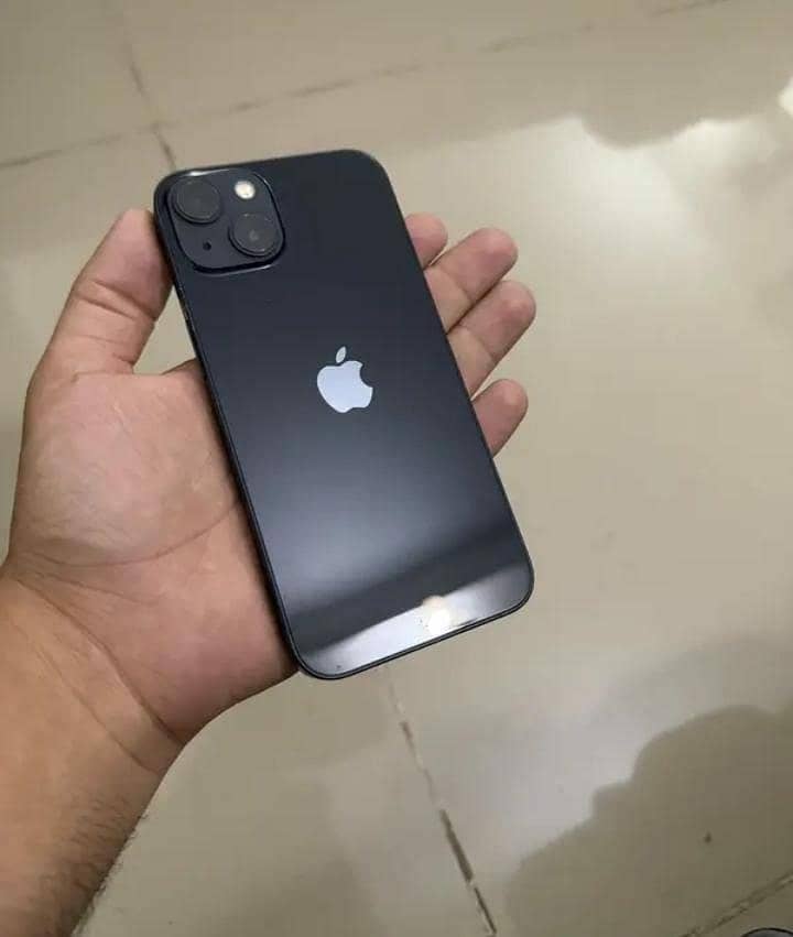 Apple iPhone 13 4