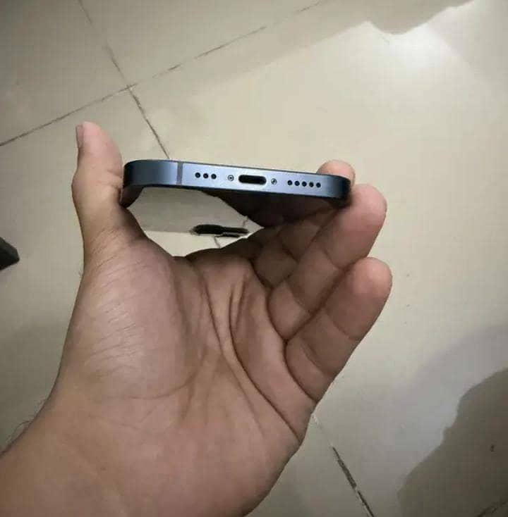 Apple iPhone 13 6