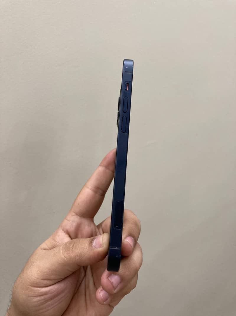Apple iPhone 12 3