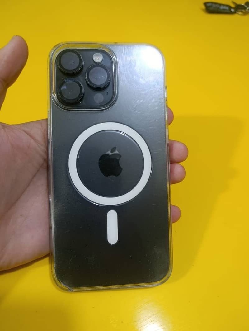 Apple iPhone 16 Pro Max 1