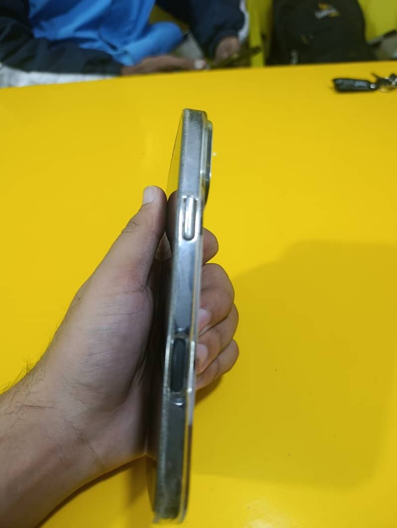 Apple iPhone 16 Pro Max 2