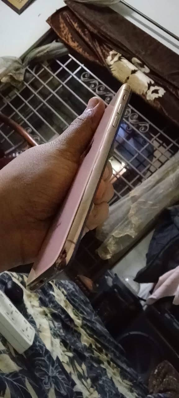 Apple iPhone XS Max 6