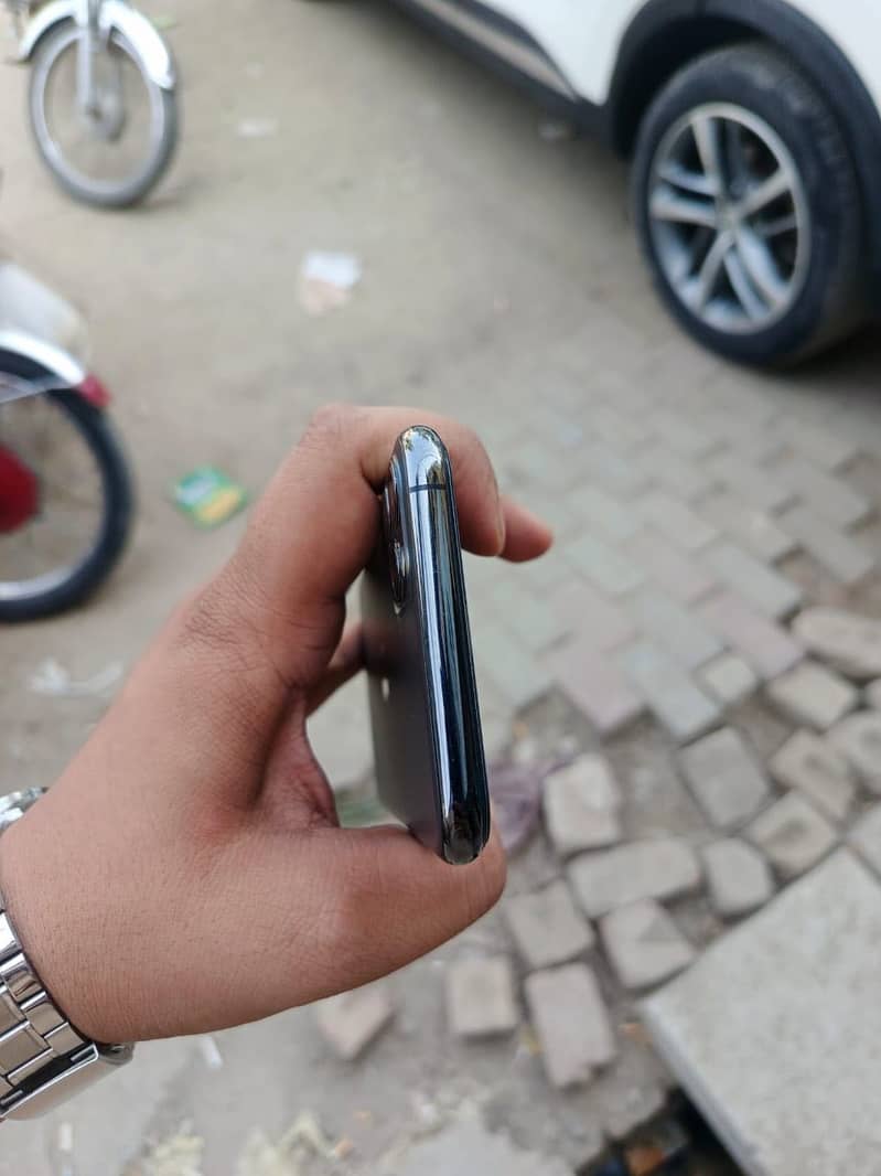 Apple iPhone 11 Pro Max 0
