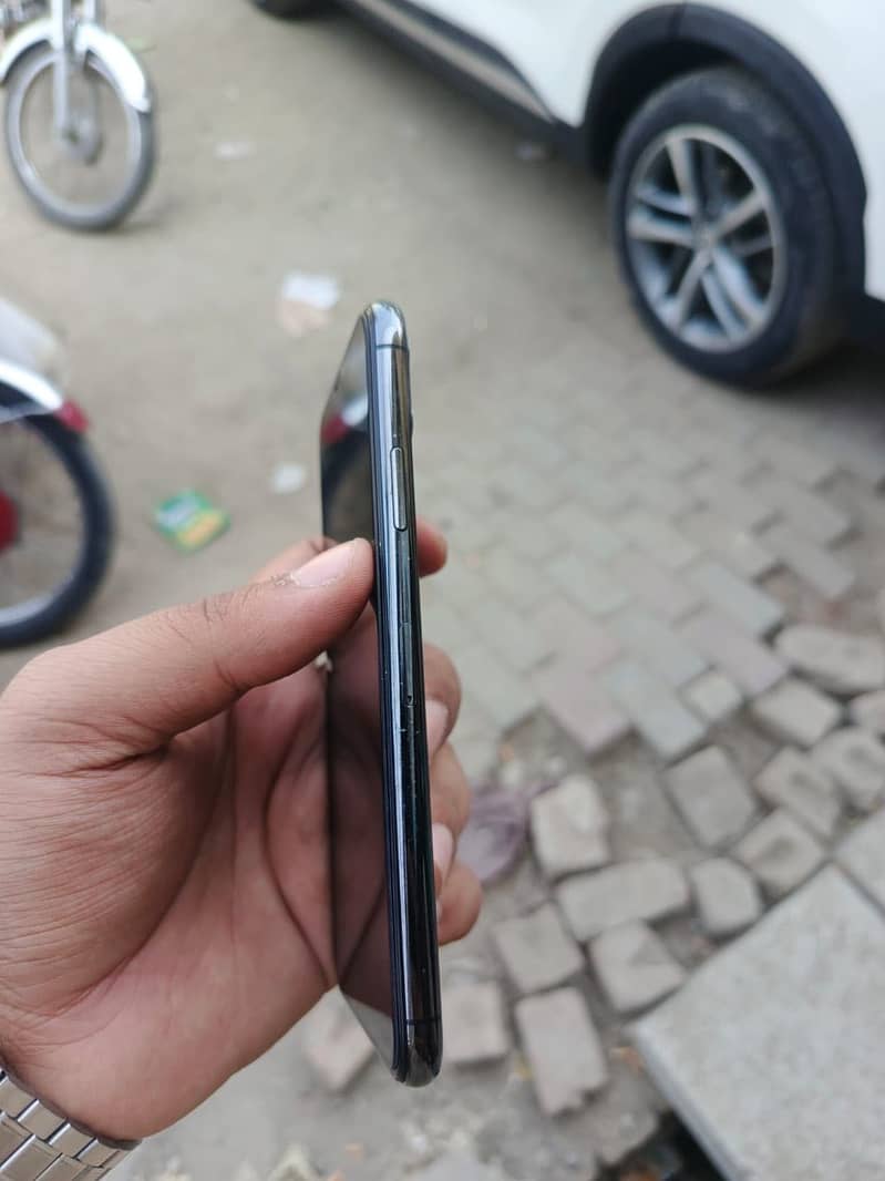 Apple iPhone 11 Pro Max 3