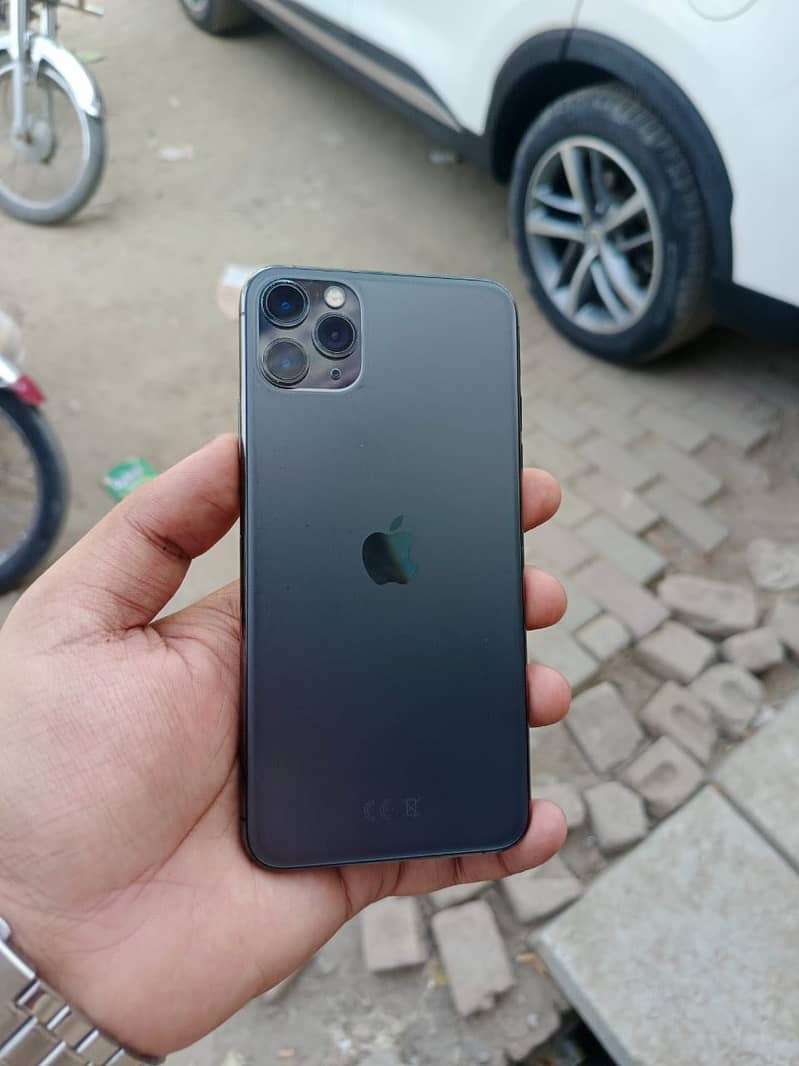 Apple iPhone 11 Pro Max 4