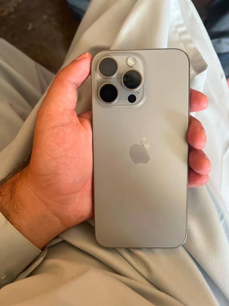 Apple iPhone 15 Pro Max 0