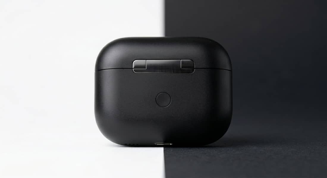 Black Wireless Bluetooth Earbuds with Silicone Cover - Earphones ...