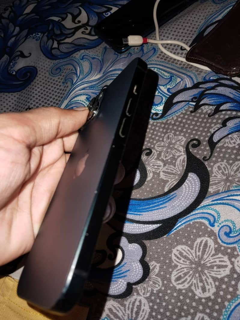 Apple iPhone 15 4