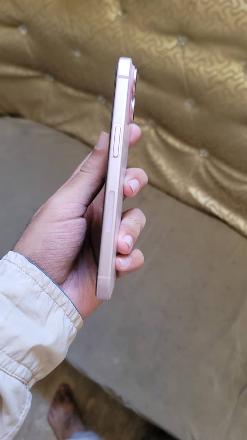 Apple iPhone 15 3