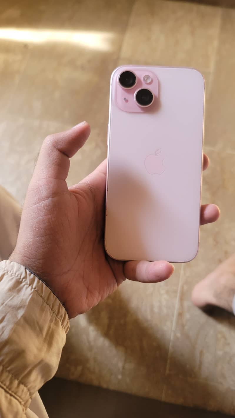 Apple iPhone 15 4