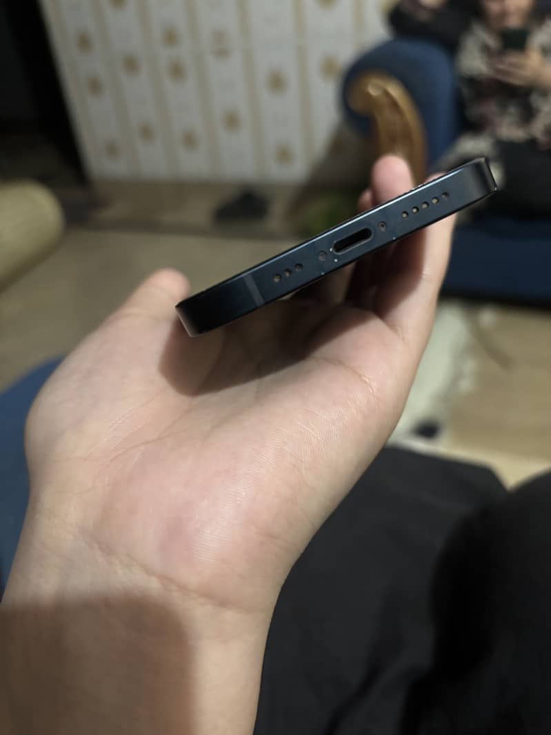 Apple iPhone 13 5