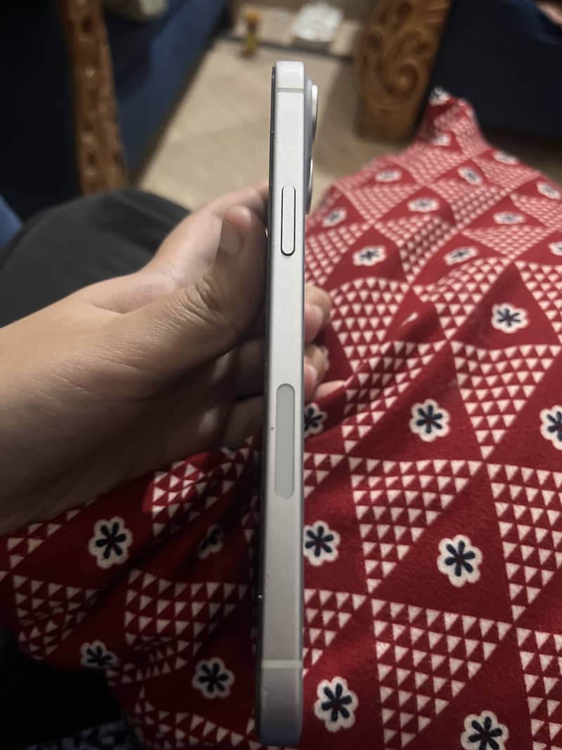 Apple iPhone 15 plus 3