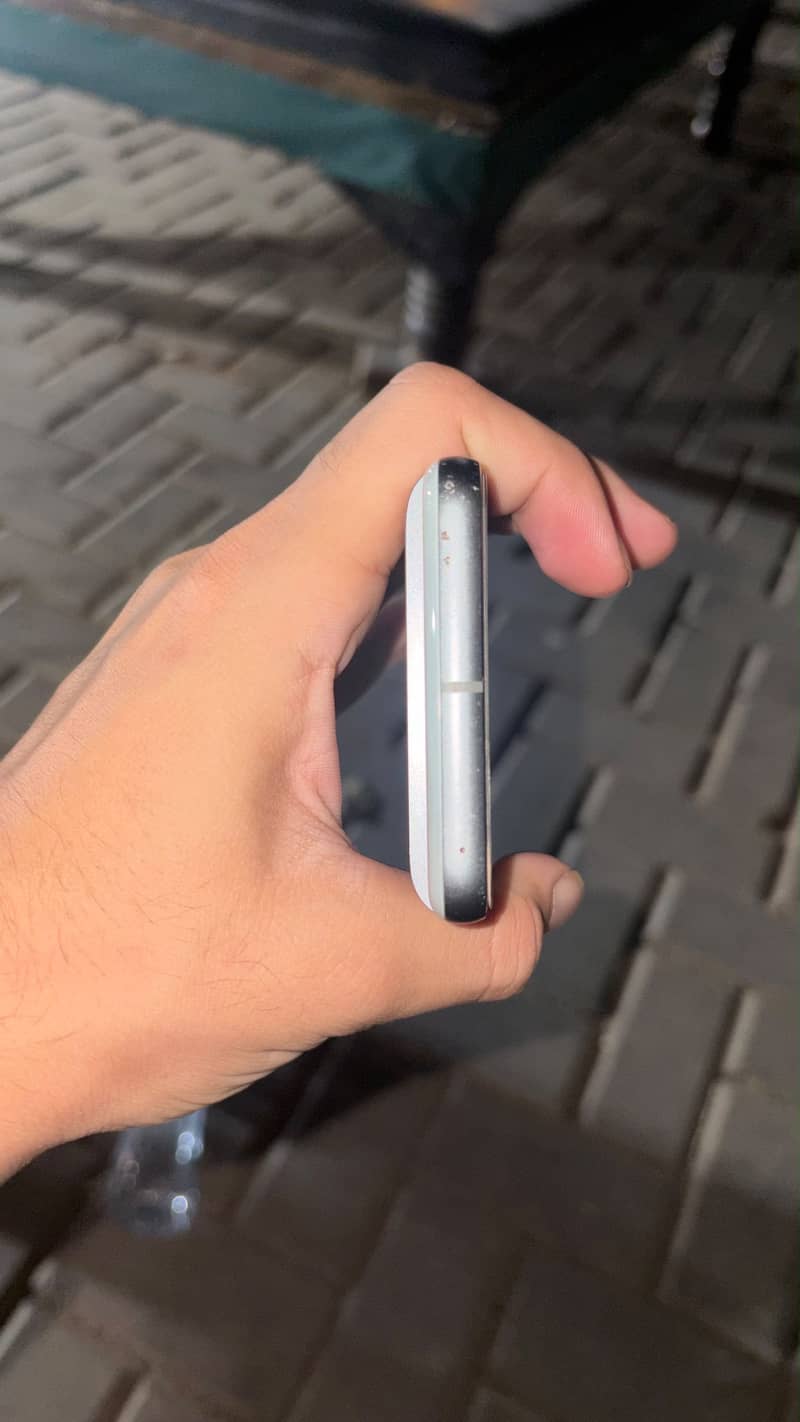 Google Pixel 8 4