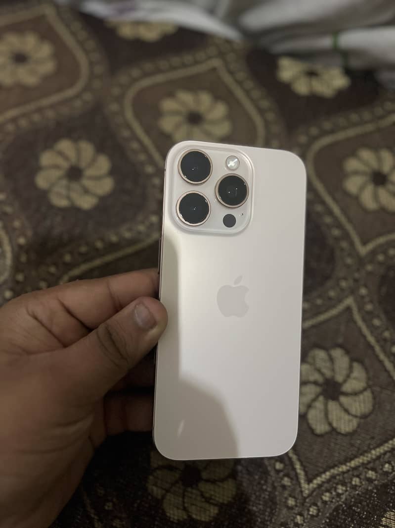 Apple iPhone 16 Pro 0