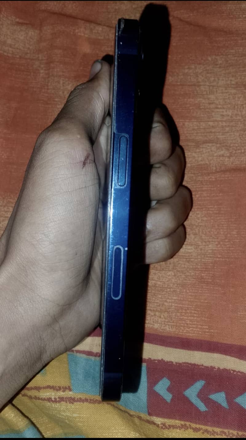 Apple iPhone 13 2
